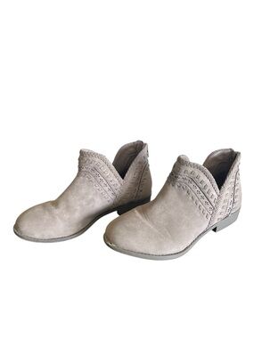 SO Girls’ 5 Ankle Boots Faux Suede Zip Back Taupe V Cut Braided Cut Out Details